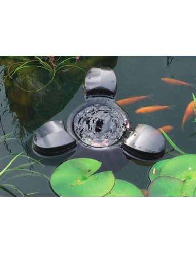 skimmer motorizado en el agua