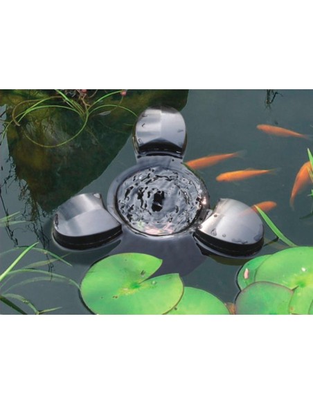 skimmer motorizado en el agua