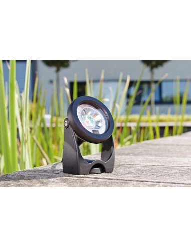 Muestra del Foco ProfiLux Garden LED RGB en el exterior